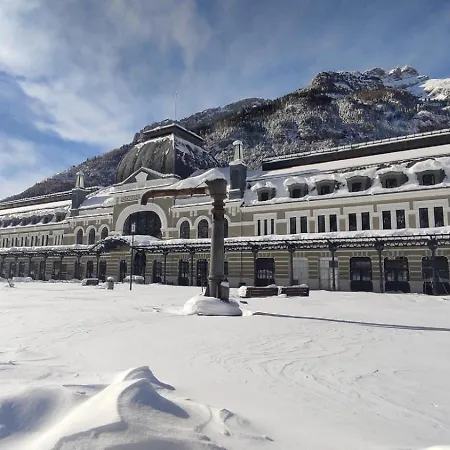 Marraquita Avairent Estacion Canfranc