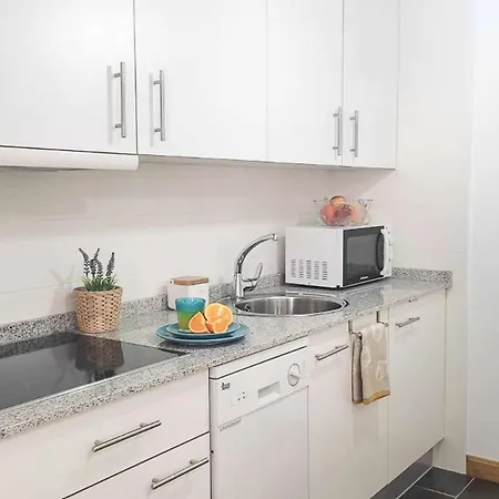 Marraquita Avairent Estacion Canfranc