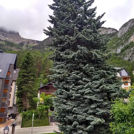 Marraquita Avairent Estacion Canfranc